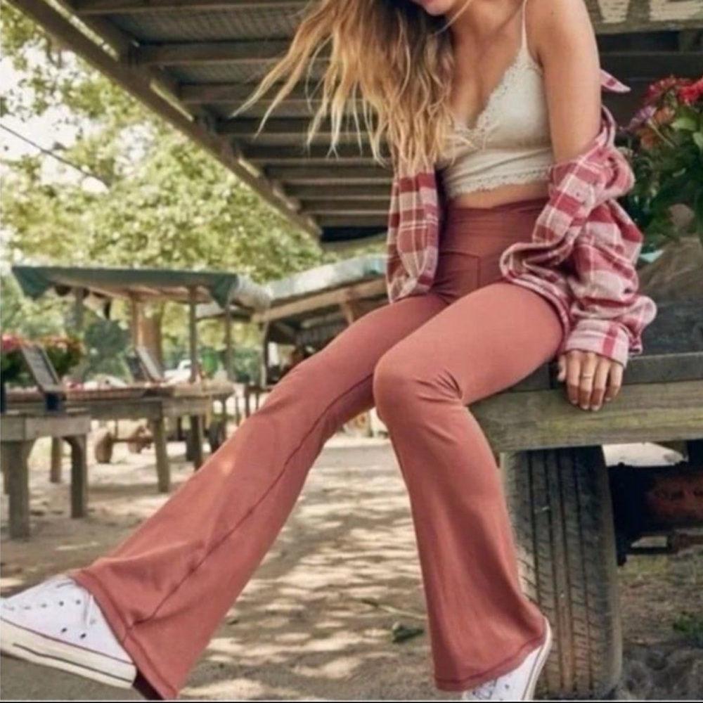 ✨ Aerie Offline Real Me High-Rise Crossover Flare Leggings – Soft Rose Size S ✨